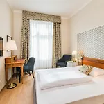 Kaiserhof Hotel 4*