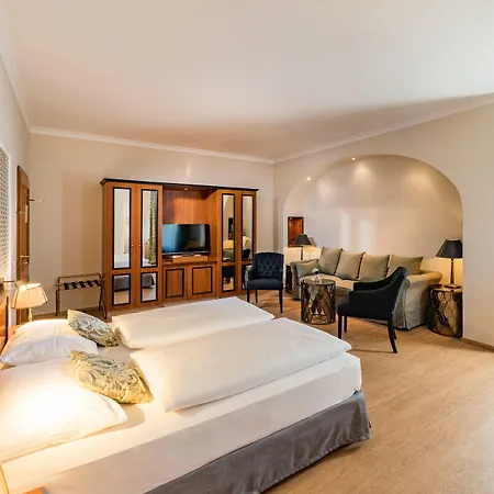Kaiserhof Hotel 4*